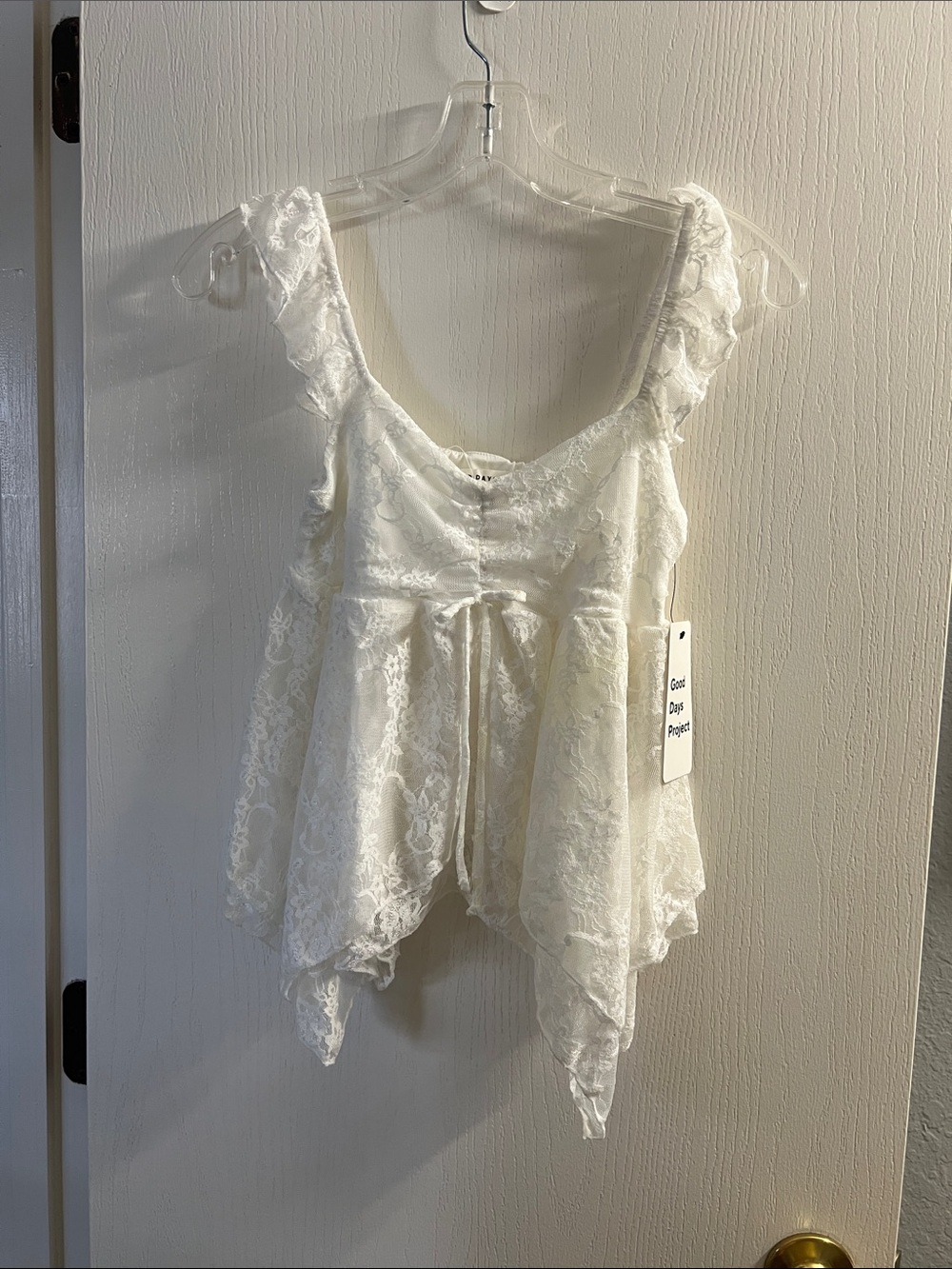 Lace Handkerchief Hem White Tank Top